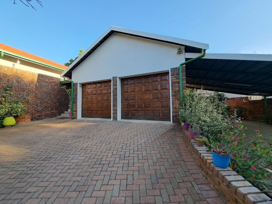 3 Bedroom Property for Sale in Safari Gardens North West